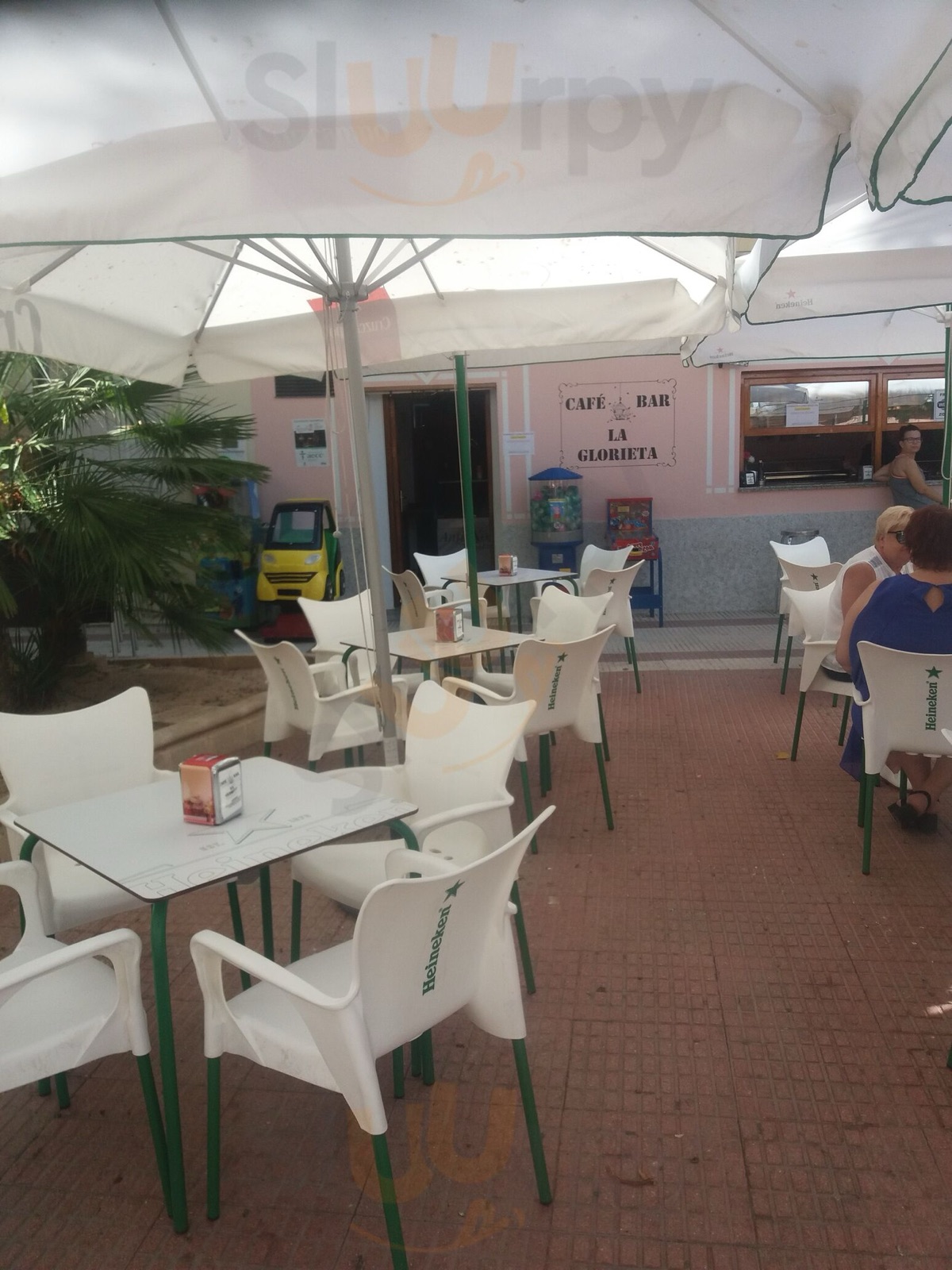 Terraza y fachada de Café Bar La Glorieta en Totana