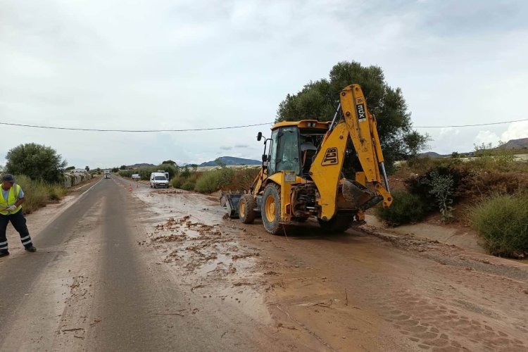 Las fuertes tormentas provocan arrastres en la N-340 entre Totana y Alhama de Murcia