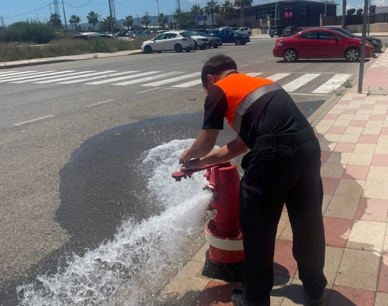 Protección Civil acomete trabajos de revisión técnica en más de 150 hidrantes distribuidos por el casco urbano y el polígono industrial “El Saladar”