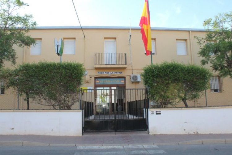 Un guardia civil fuera de servicio, destinado en el Puesto Principal de Totana, ha detenido in fraganti al autor de un violento robo ocurrido en Granada.
