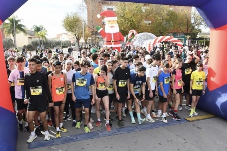Totana estrena un concurso para elegir el diseño del cartel de la Carrera del Día de la Constitución