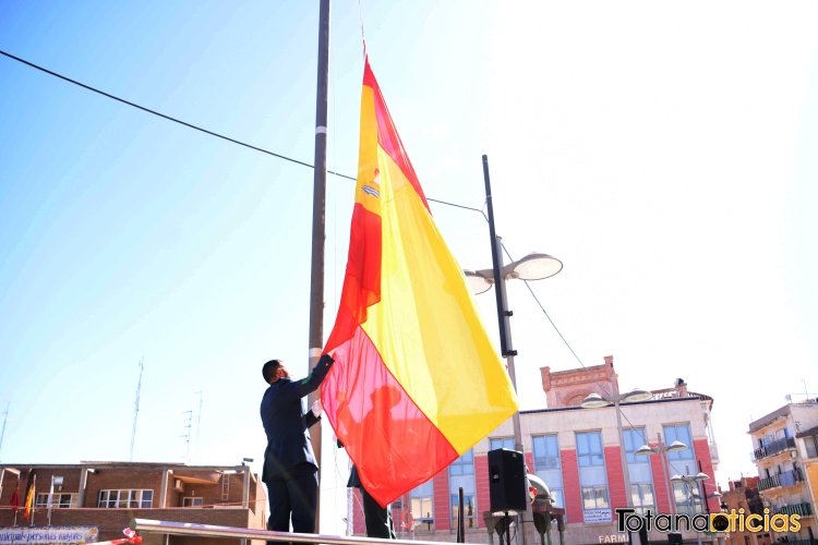 Totana celebra el Día de la Fiesta Nacional con el tradicional Homenaje a la Bandera