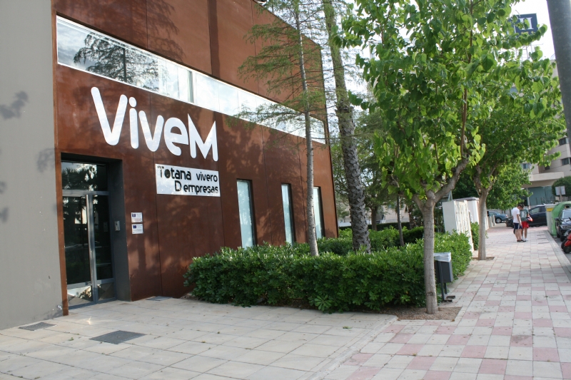 El Vivero de Empresas (VIVEM) mantiene su oferta de despachos, nidos y naves industriales a disposición de los emprendedores totaneros
