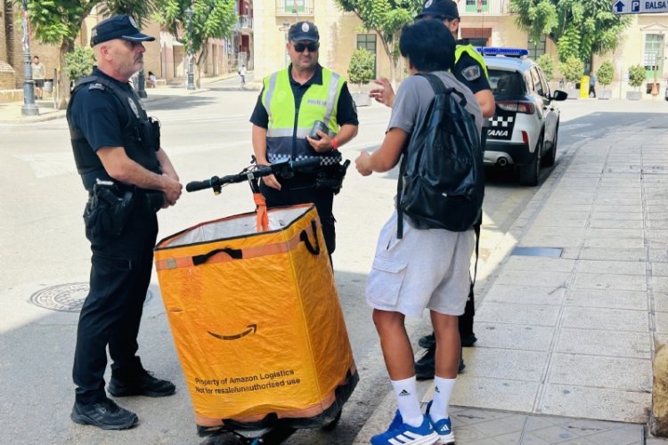 La Policía Local recuerda las nuevas normas de tráfico para patinetes, bicicletas y motocicletas que entran en vigor el 1 de octubre de 2026