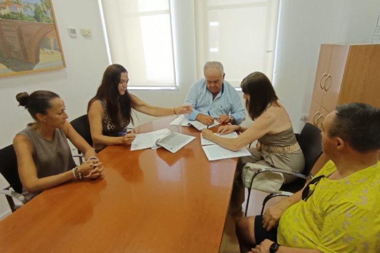 Suscriben el convenio para la construcción y reforma de viviendas tuteladas por la Asociación PADISITO, cuya aportación municipal supera los 240.000 euros