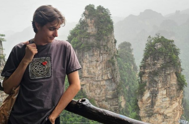 Kai Momiejo: una poética de la esperanza nacida entre el desplazamiento y el vacío, Foto 1