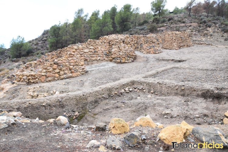 El arqueólogo Miguel Valerio, reivindica la necesidad de 'continuidad' en el Yacimiento Arqueológico de la Bastida