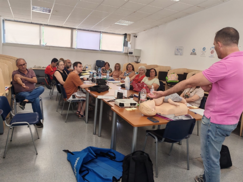 La decena de alumnos del Programa Experiencial “Totana Limpia 2025” realiza una Jornada Formativa de Primeros Auxilios, en colaboración con Cruz Roja
