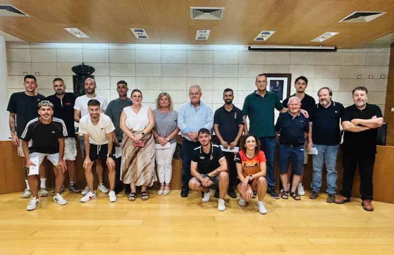 Deportes firma convenios de colaboración con 16 clubes o entidades deportivas de Totana para la utilización de instalaciones públicas municipales y la promoción del deporte de base y competición
