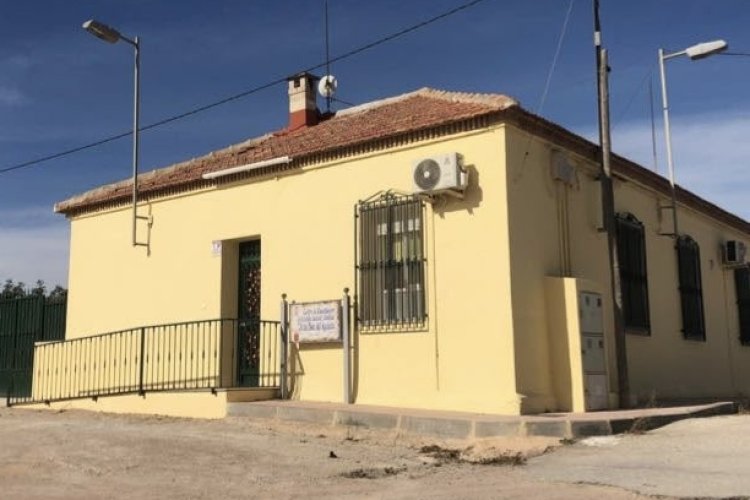 El mal estado de la cubierta de Escuela Infantil Municipal del Paretón obliga a trasladar a los usuarios a un centro social